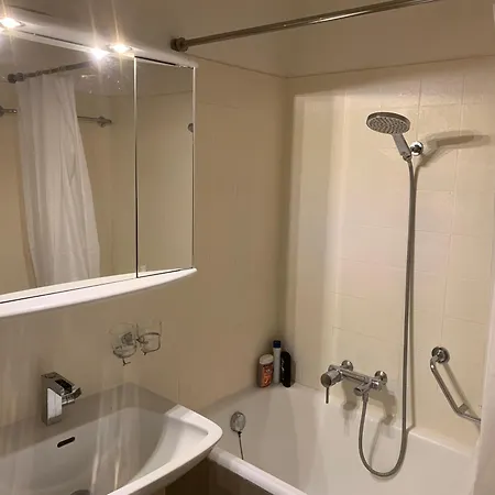 Beautiful 2-bed Near Palexpo, Un Agencies & Diplomatic Missions Apartment *