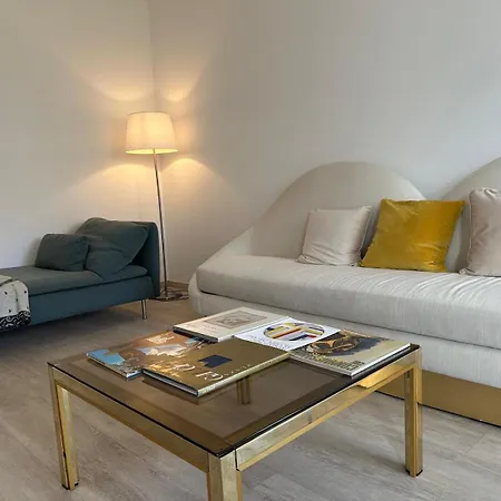 Apartment Beautiful 2-bed Near Palexpo, Un Agencies & Diplomatic Missions *